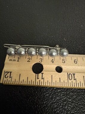 Classic Gray Faux Pearl Bar Hair Clip - Women's Jewelry
